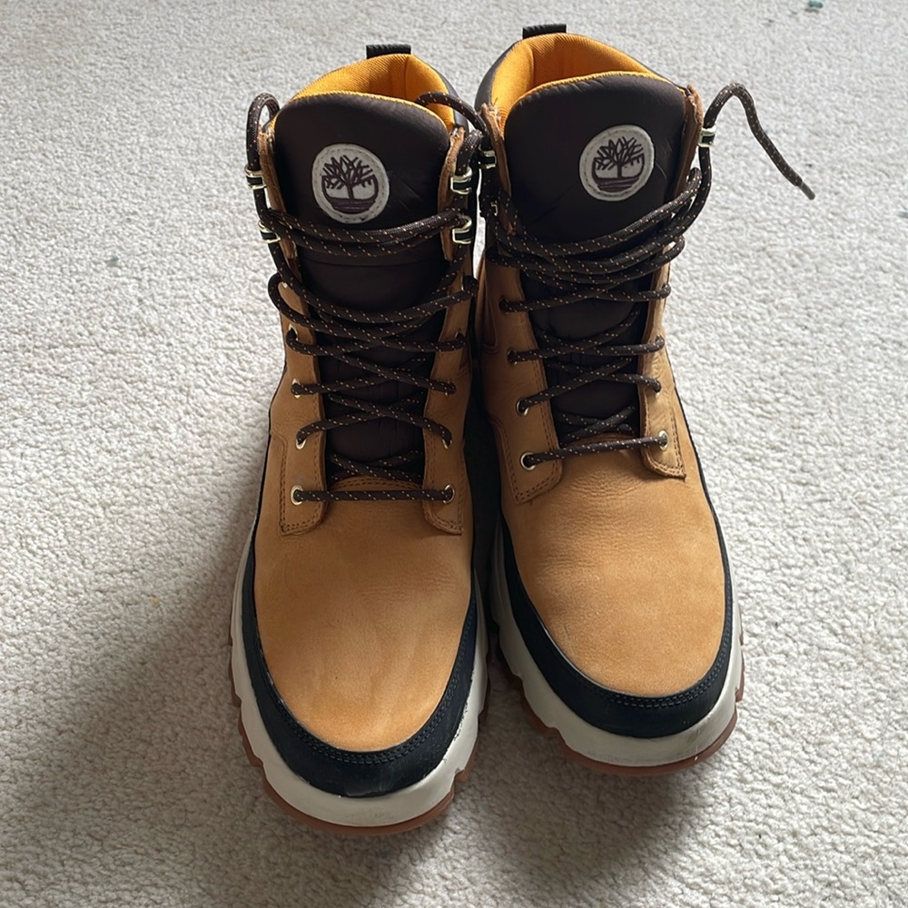 Waterproof winter boots, perfect condition worn only 4 times